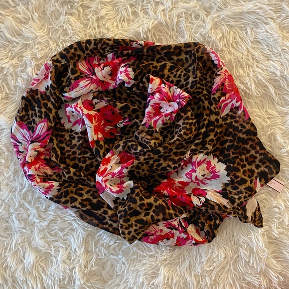 VS Cheetah Peony Sarong Cover-Up - Picture 6 of 6